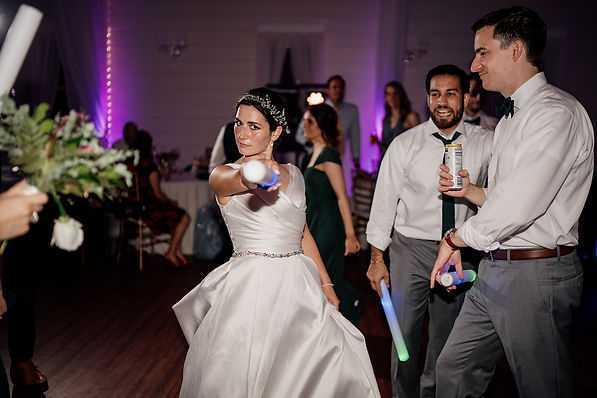 Customized wedding DJ and MC packages to make your guests dance all night. Easily book a free call online now.