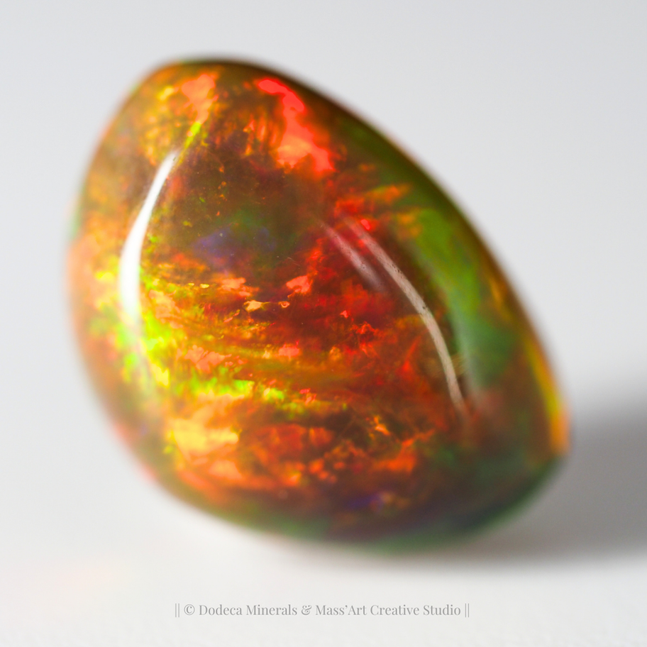 Opale Ethiopienne 13.49cts - Dodeca Minerals Switzerland 