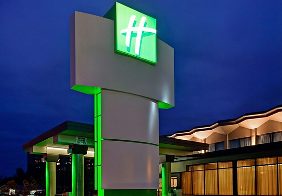 holidayinn_edited.png