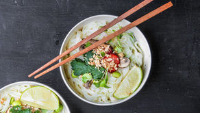 Noodles de arroz com edamame