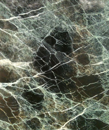 Faux-marbre vert de mer veinage blanc.