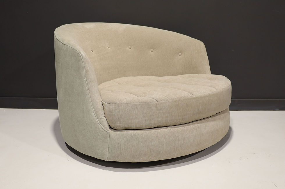 Milo Baughman Thayer Coggin Large Tub Swivel Chair in Beige