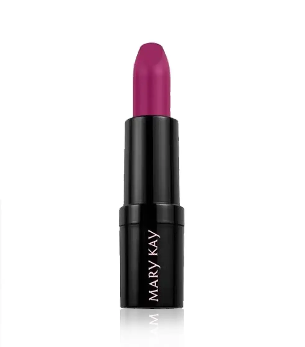 Batom Mate Mary Kay cor Dolce Pink. Imagem mostra embalagem preta aberta com batom em destaque, exibindo tom rosa vibrante