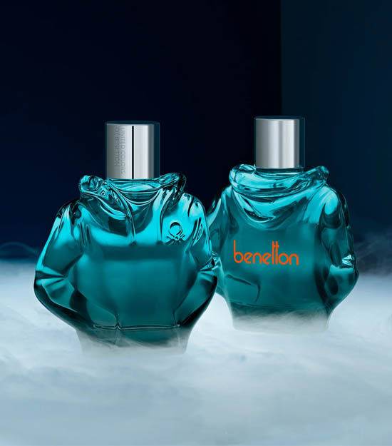 Miniatura: Frasco do perfume masculino we are tribe cool frente e costa com chão esfumaçado