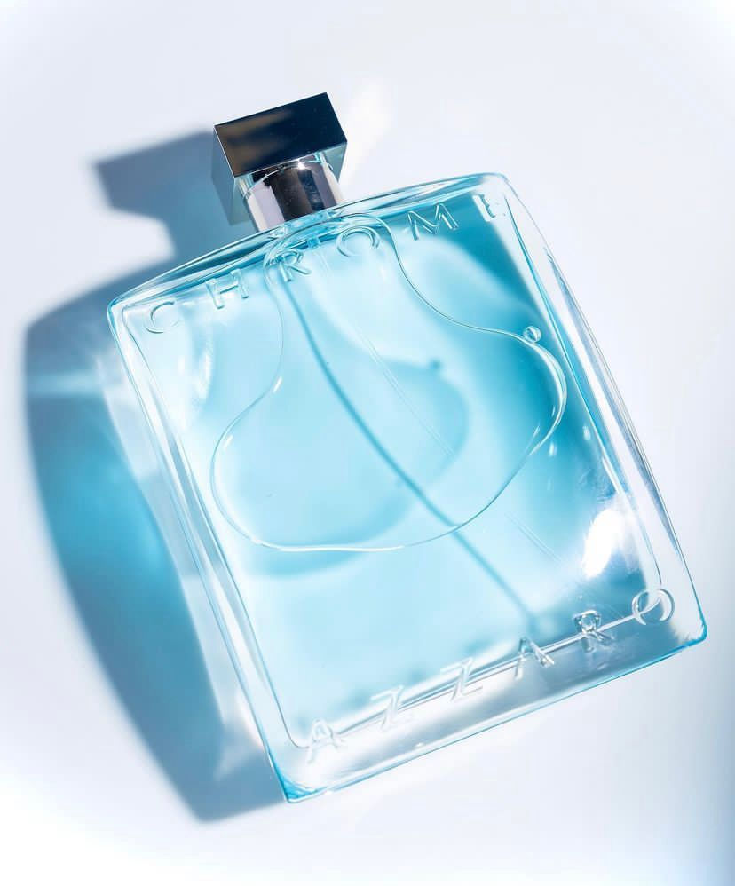 Miniatura: Frasco do Perfume Masculino importado Azzaro Chrome Eau de Toilette 100ml com fundo azul