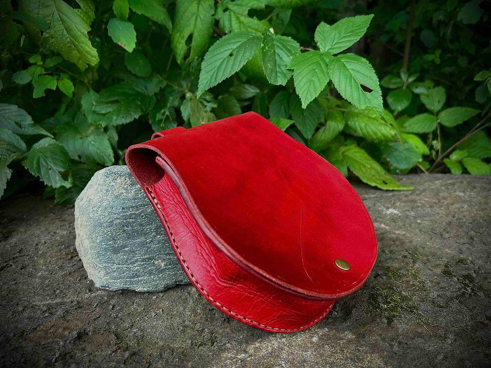 Thumbnail: Medium Lyre Pouch - Scarred Red