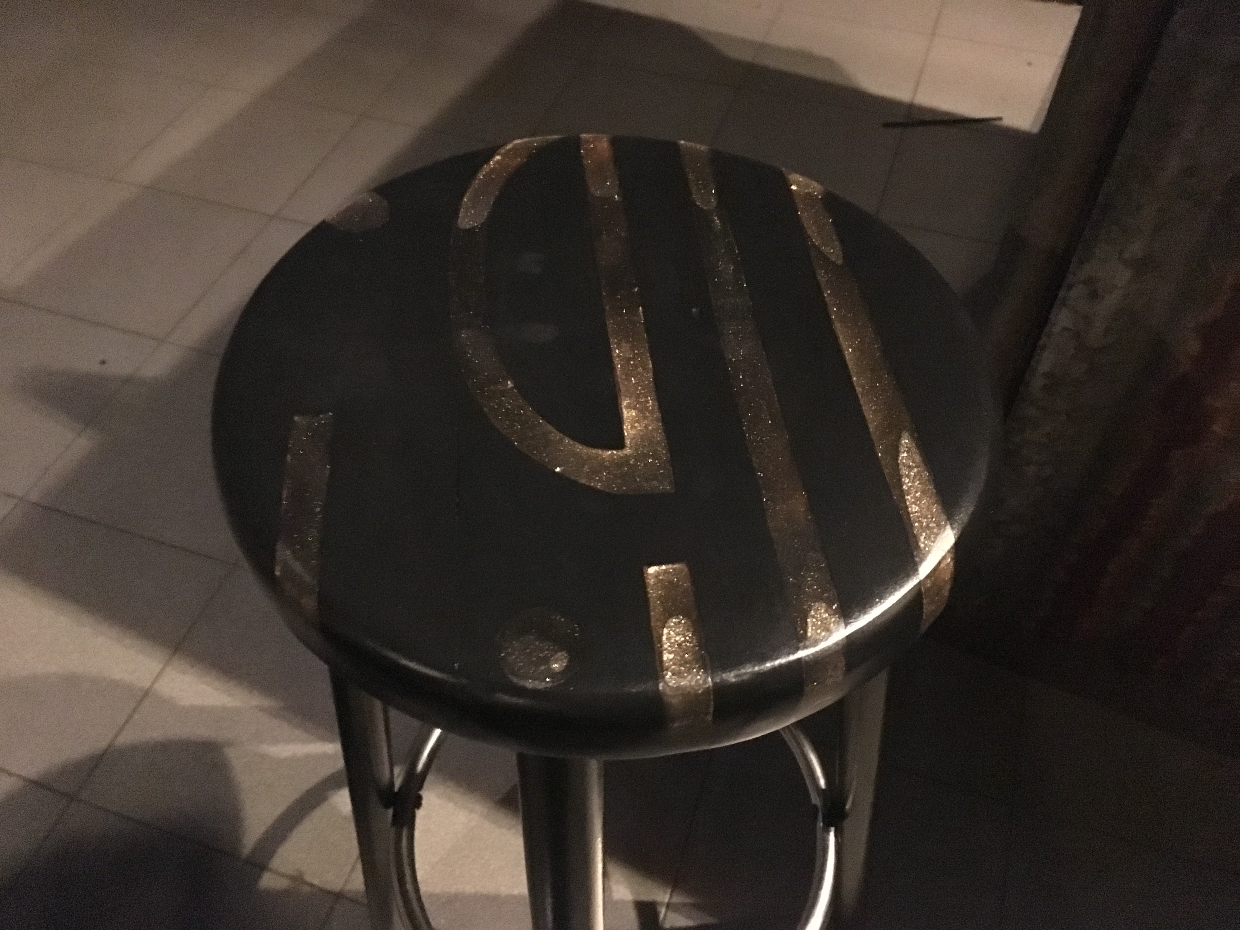 Upcycled barkruk "Pallintine"