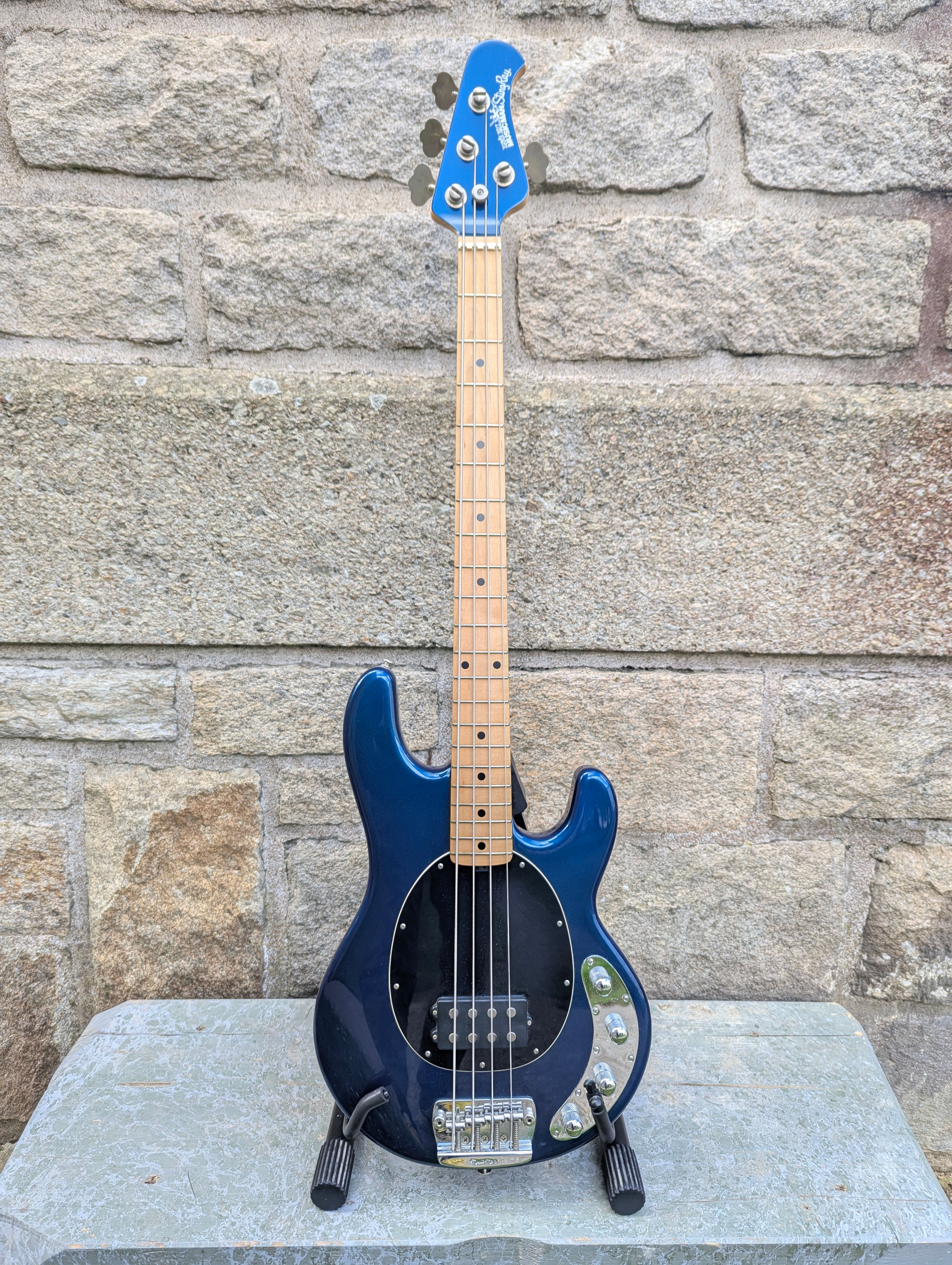 Music Man StingRay 4 3EQ H Blue Pearl 2008 — Matching Headstock