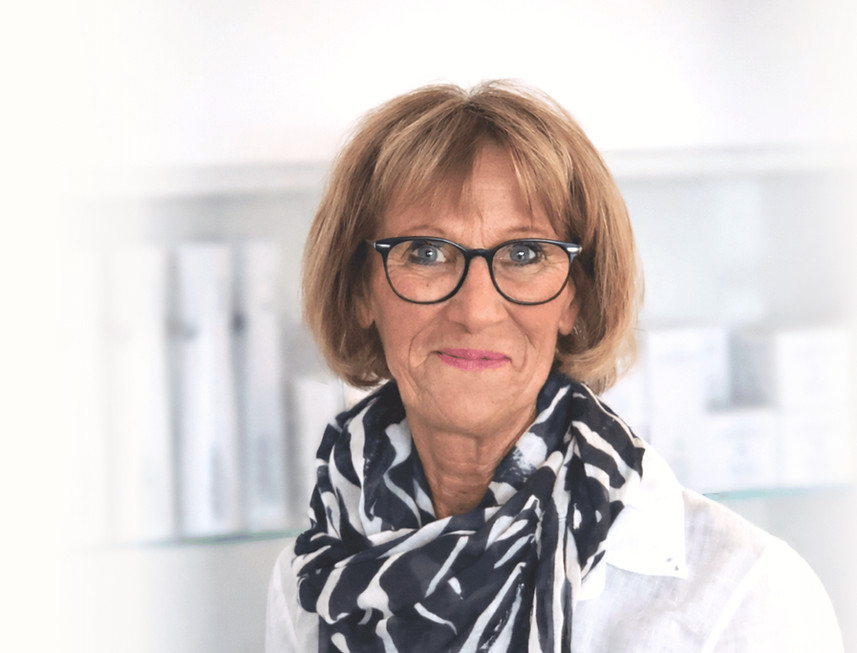 Monica Peter in ihrer Praxis für Hautbehandlungen in Heiden AR