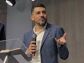 João Batista, autor da Pluma Editora.