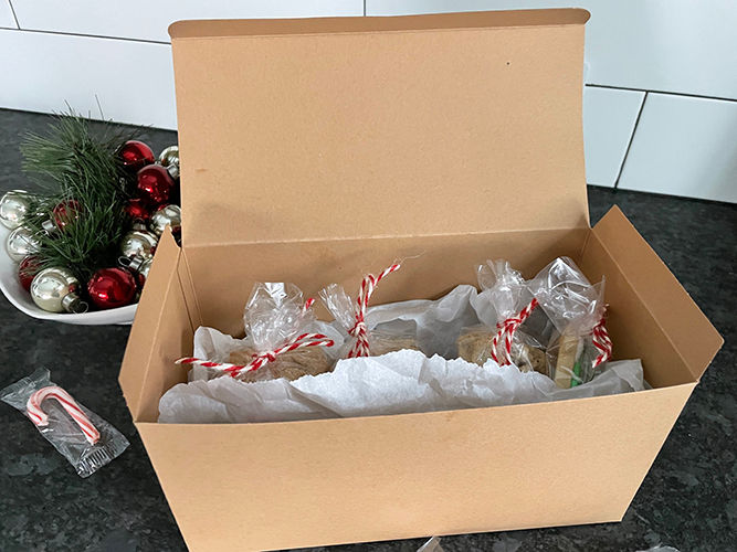 gifting_holiday_christmas_boxes