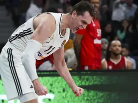 Hezonja celebrates during a EuroLeague game against Bayern Munich