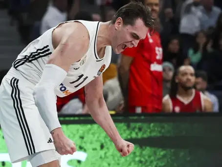 Hezonja celebrates during a EuroLeague game against Bayern Munich
