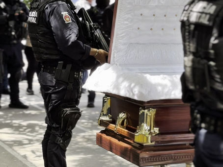 Elementos de la Policía Estatal Preventiva, junto a familiares, amigos y compañeros, rindieron un emotivo homenaje póstumo al Policía Operativo Conductor, Rafael Valenzuela Villela