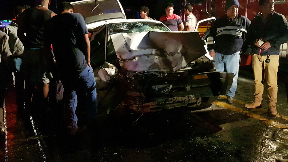 El choque entre dos automóviles dejó como saldo un bebé fallecido y dos personas heridas
