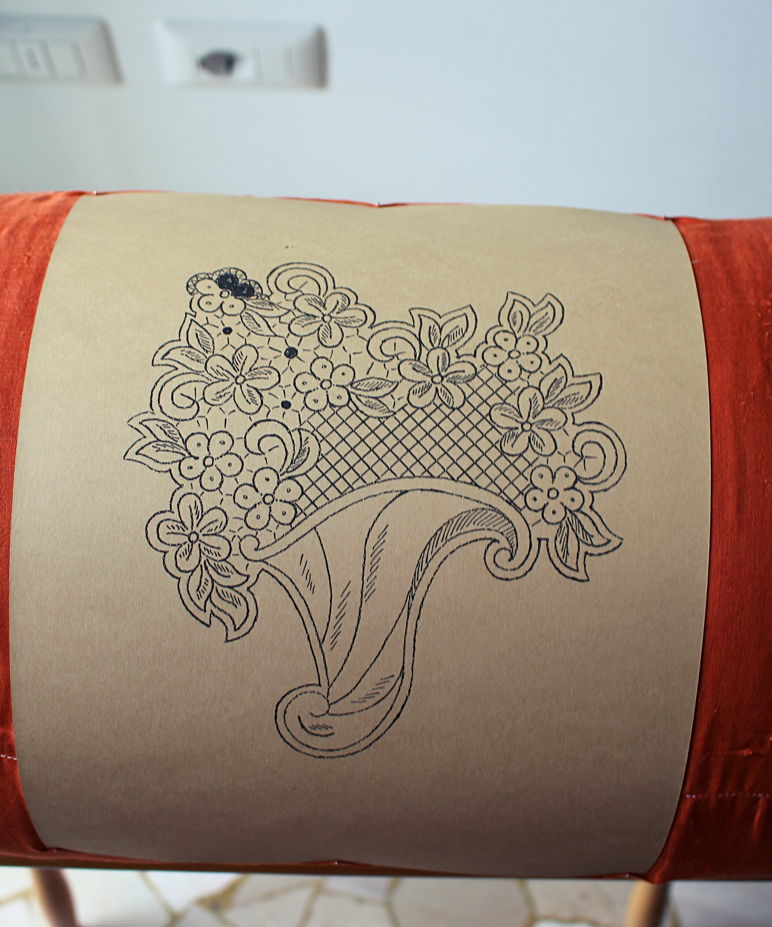 Cornucopia di fiori e foglie