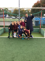 Team of hockey players posing with their coach