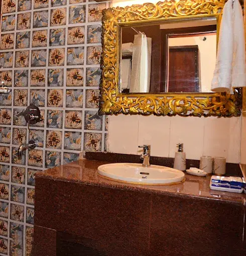 Neeraj Ganga Heritage Palace bathroom.webp