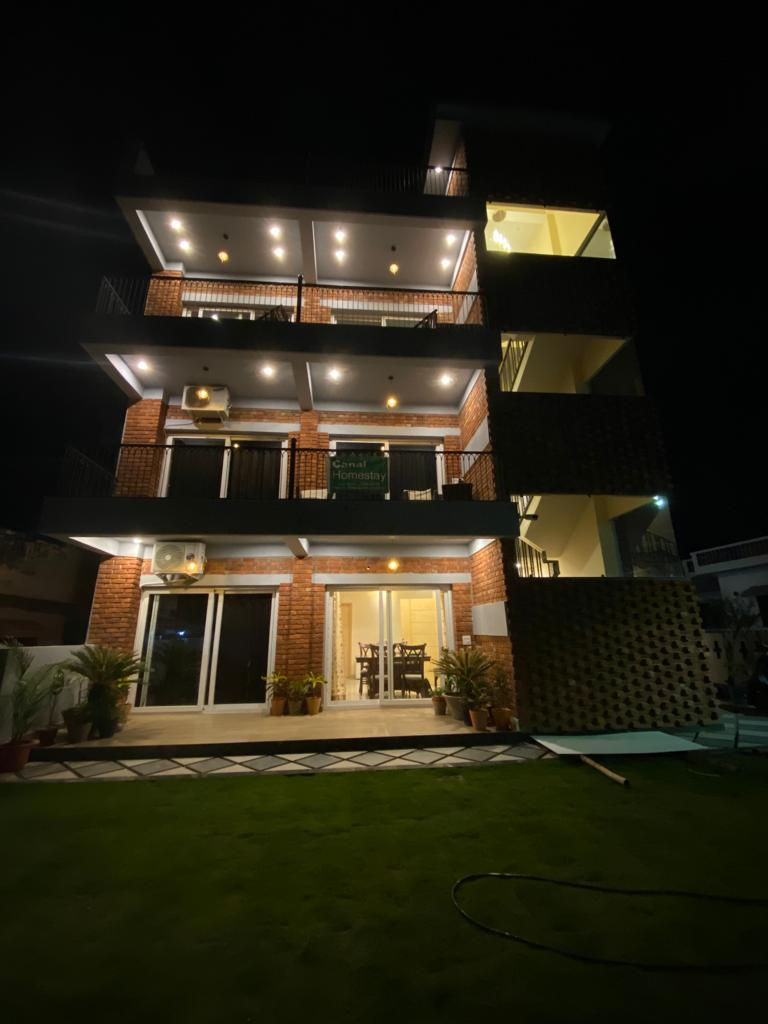 Canal Homestay Facade