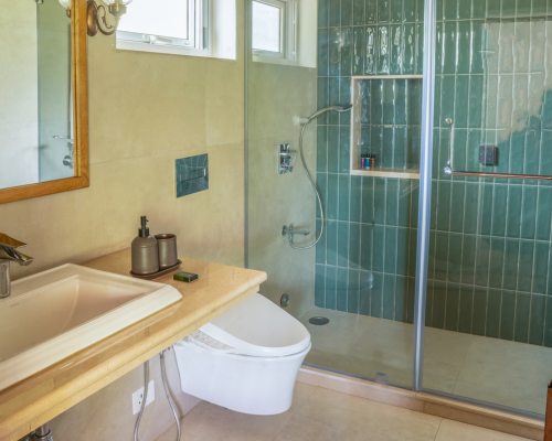 Eagles Nest Cottage Bathroom.png