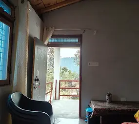 Top Hill Homestay room.webp