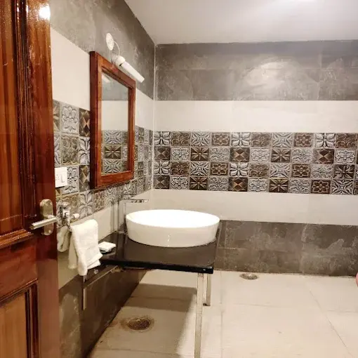 Hotel Forest View Bathroom.webp