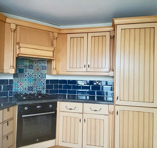 Traditional wood kitchen before kitchen renovation