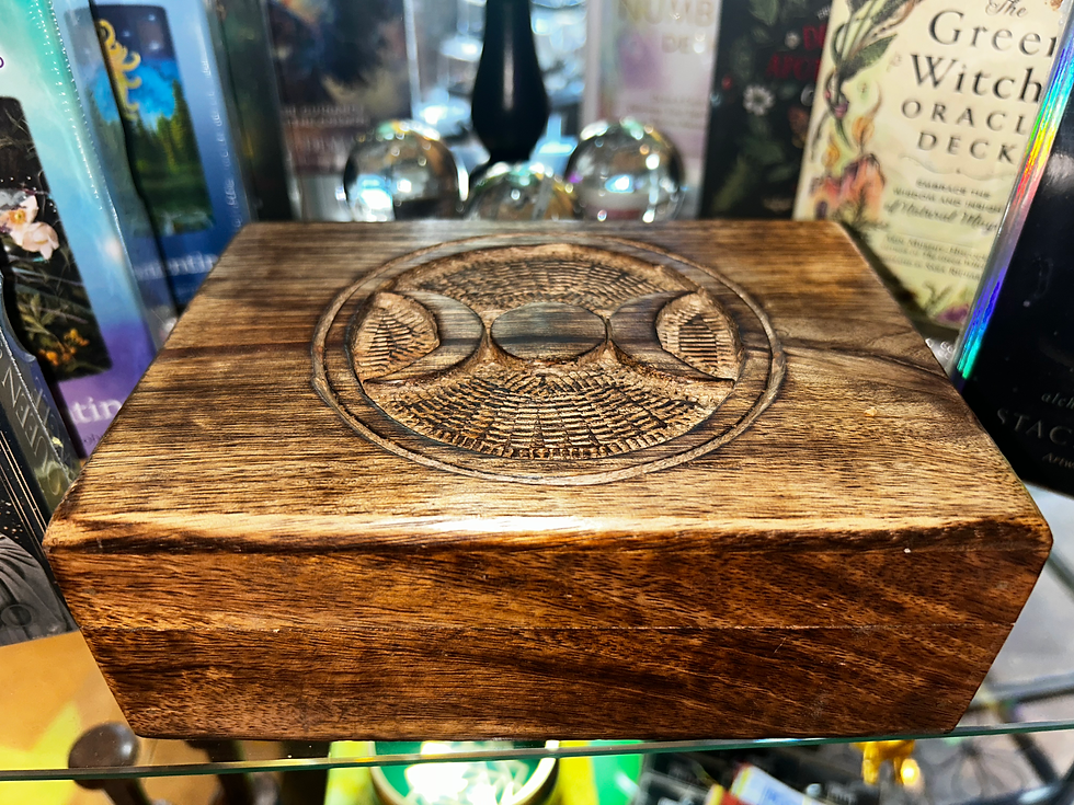 Thumbnail: Tarot card box triple moon 