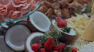 Uma mesa bonita alimenta os olhares antes mesmo de servir o prato!Ela cria expectativas de
