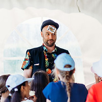 Children's party magician in Canada