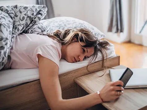 According to Sleep Therapists, These Are 8 Signs You’re More Stressed Than You Think
