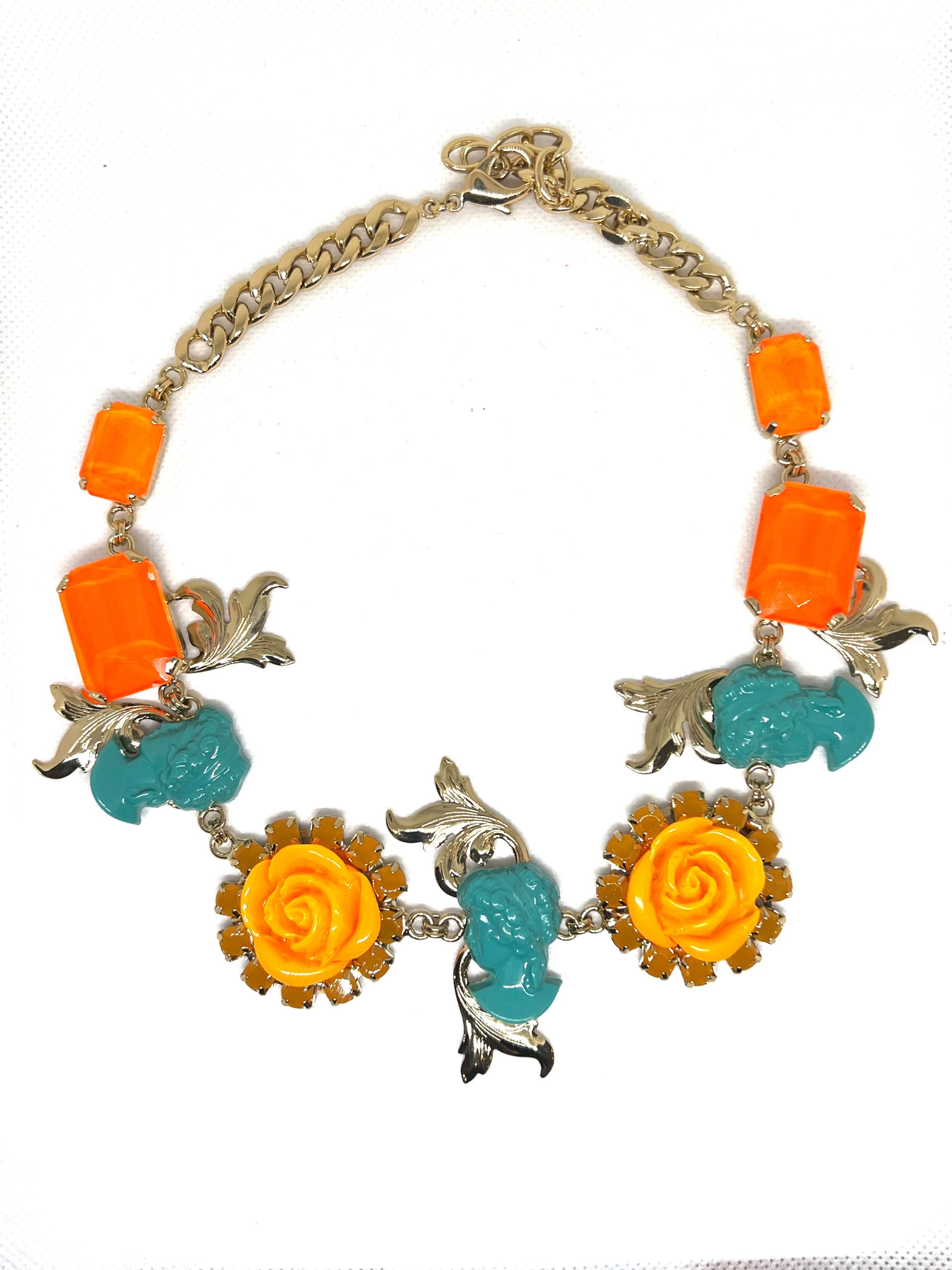 Cameo & Roses Swarovski Crystals Round Necklace