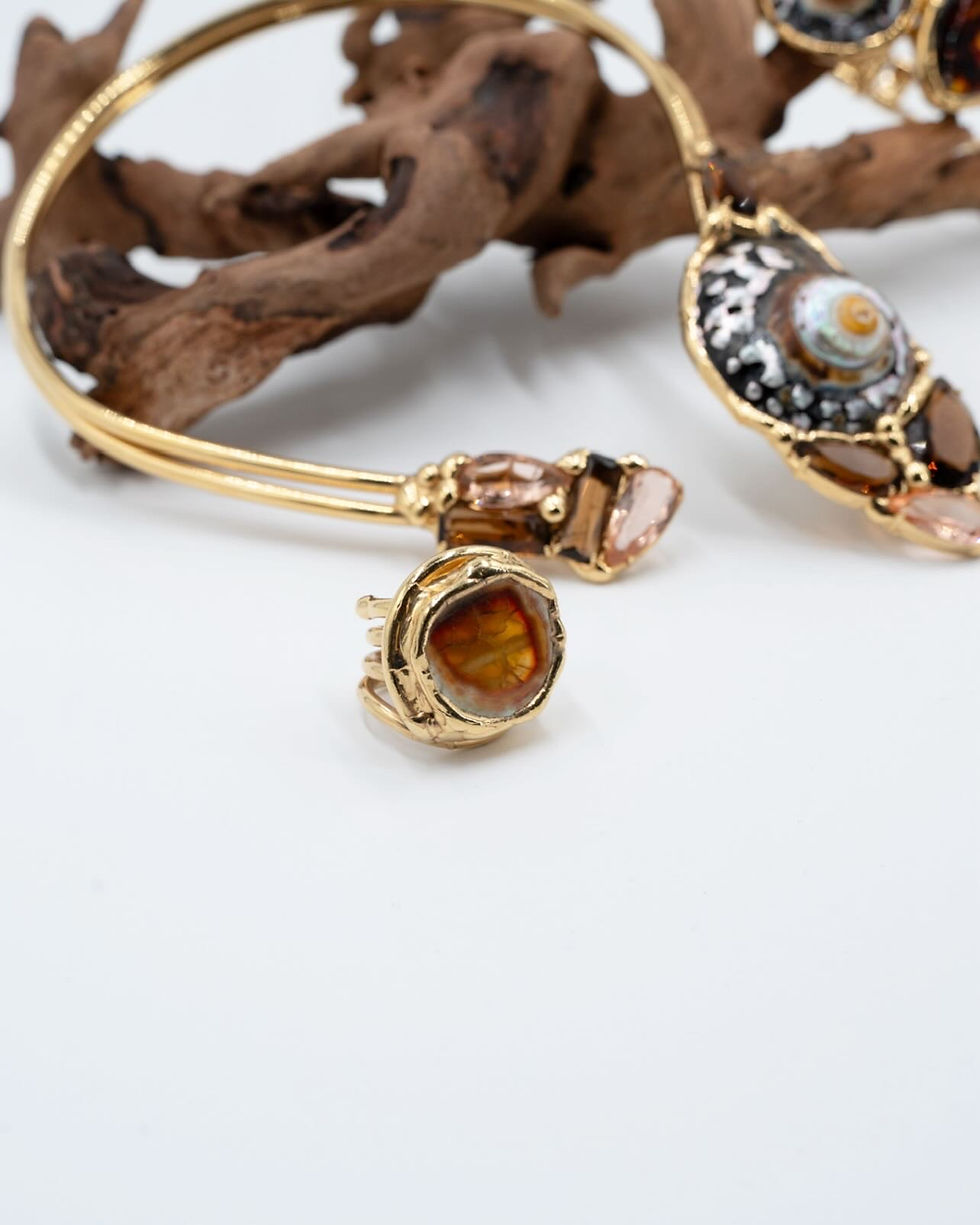 Miniatura: Statement Couture Shell Necklace with zircons