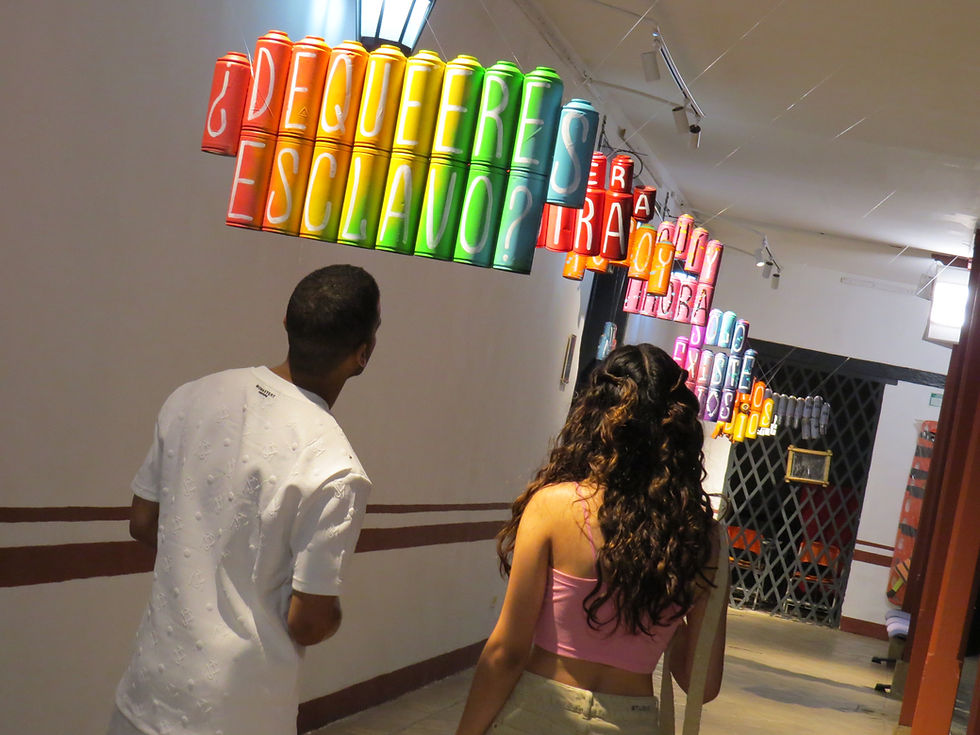 Obra ¿De qué eres esclavo? Artista Rayas. 2025