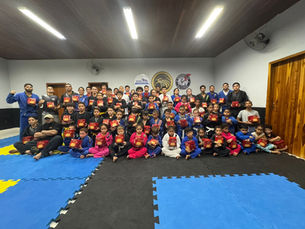 Locks apoia projeto social de Jiu-Jitsu em Arenápolis com doação de panetones