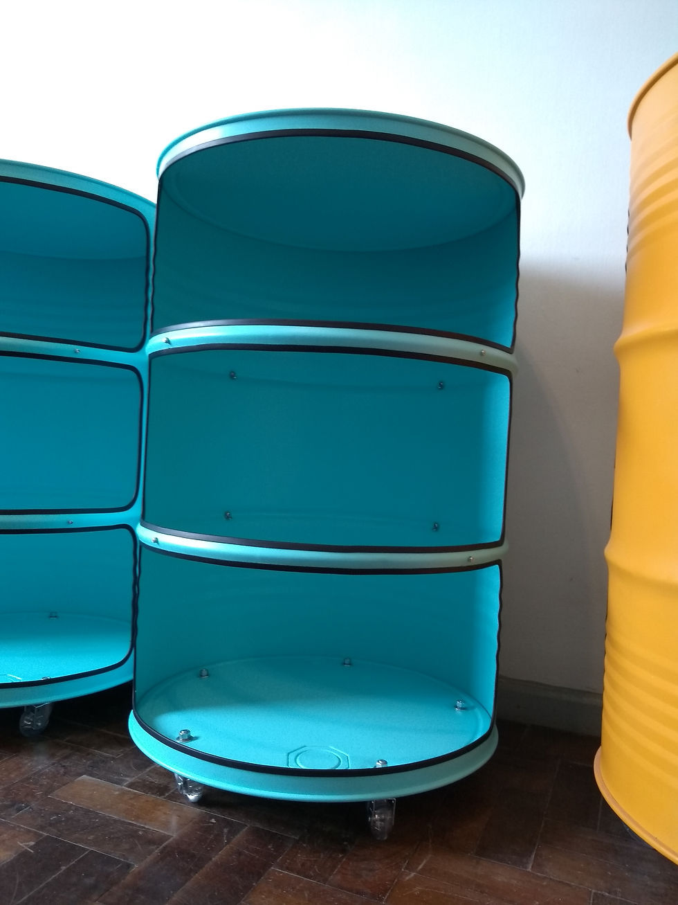 Expositor de tambor para lojas, com vidro e rodízios