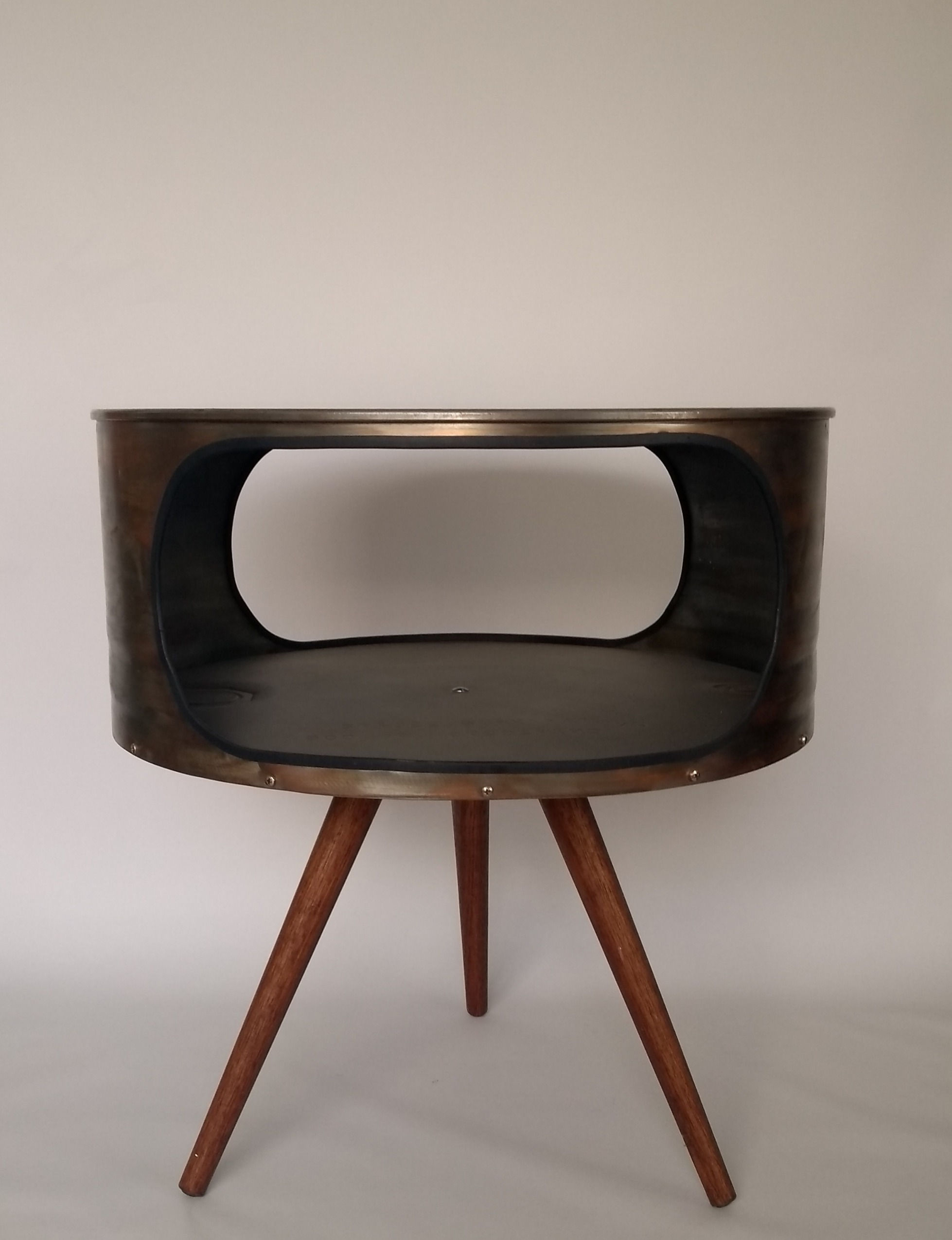 Mesa  de tambor com pé Palito - Aparador  de cabeceira ou sofá