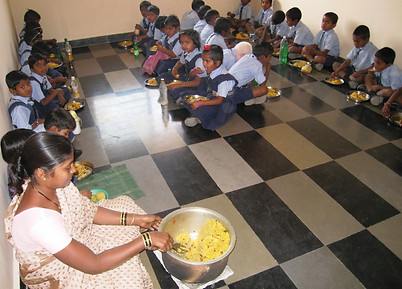 Asha Deep-Schule, Mittagessen.jpg