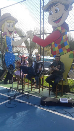 2017-06-24 - Grupo Canção Paraná na Festa Junina da Escola Ponto a Ponto