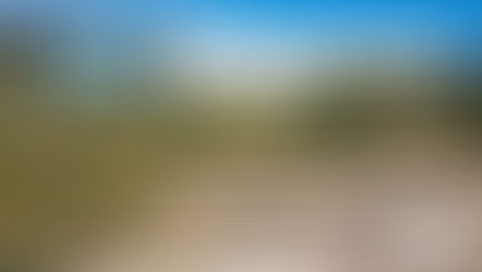 How does the town of Mormoiron have a better understanding of visitor numbers at Lake Salettes?