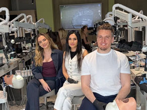 Inovație în Stomatologie: Impactul Cursului cu Dr. Lukas Lassmann asupra Medicilor Dentastic