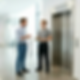 https://www.istockphoto.com/de/foto/gesch%C3%A4ft-leute-warten-mit-dem-aufzug-gm958936954-261850209?searchscope=image%2Cfilm