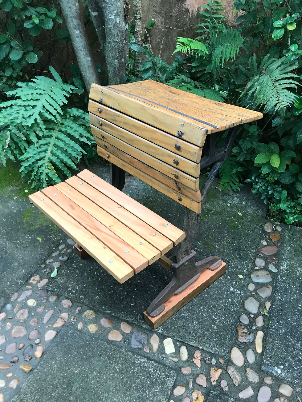 Carteira escolar restaurada