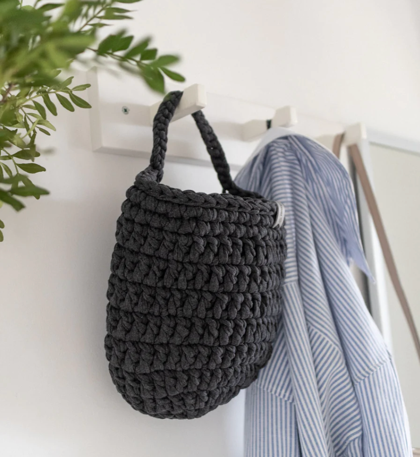 Thumbnail: Cesta da appendere con maniglia singola, portaoggetti sospeso all'uncinetto