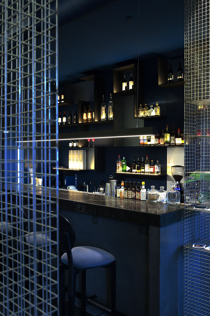 hospitality-design-bar-area-design-sydney-bespoke-chairs-mesh-walls-azar.jpg