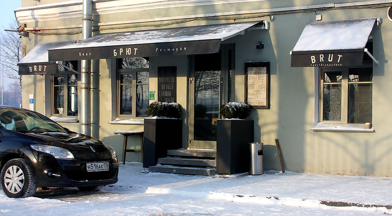 Маркизы для ресторана Brut. Металлические вазоны.
