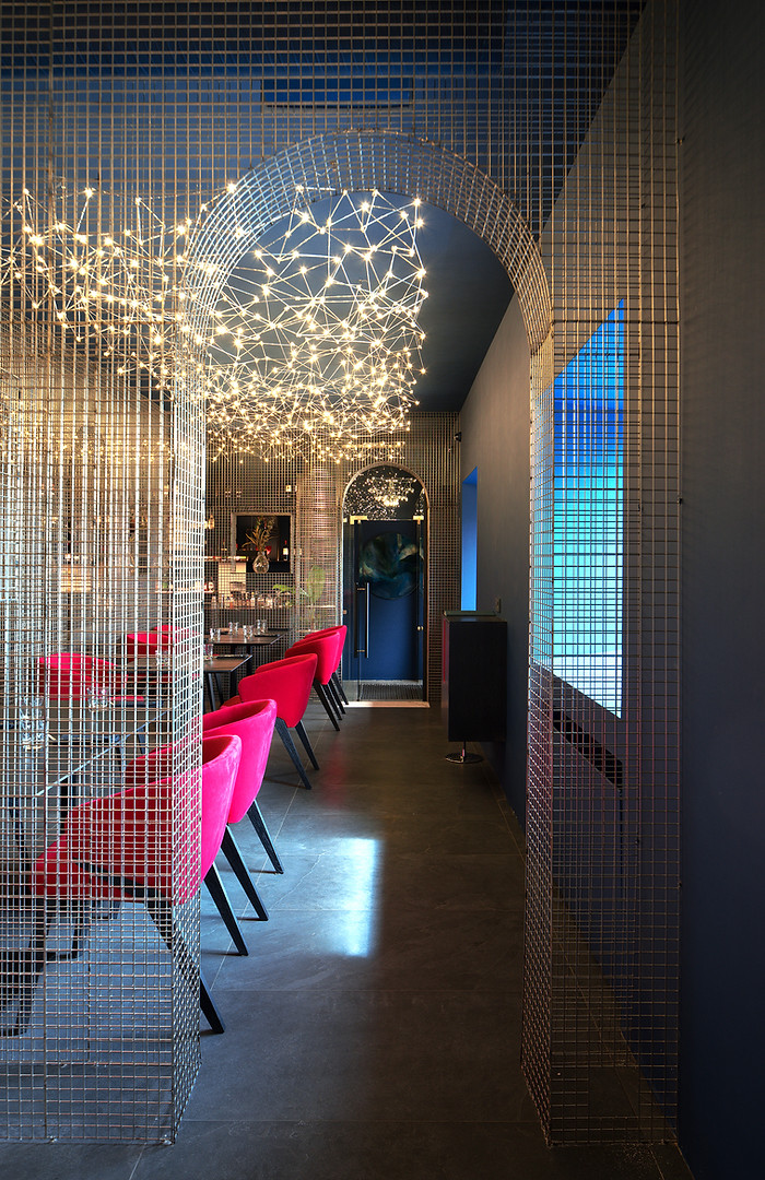restaurant-design-sydney-metal-mesh-partitions-red-seating-azar.jpg