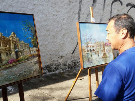 Obras de arte são expostas em feiras livres da cidade