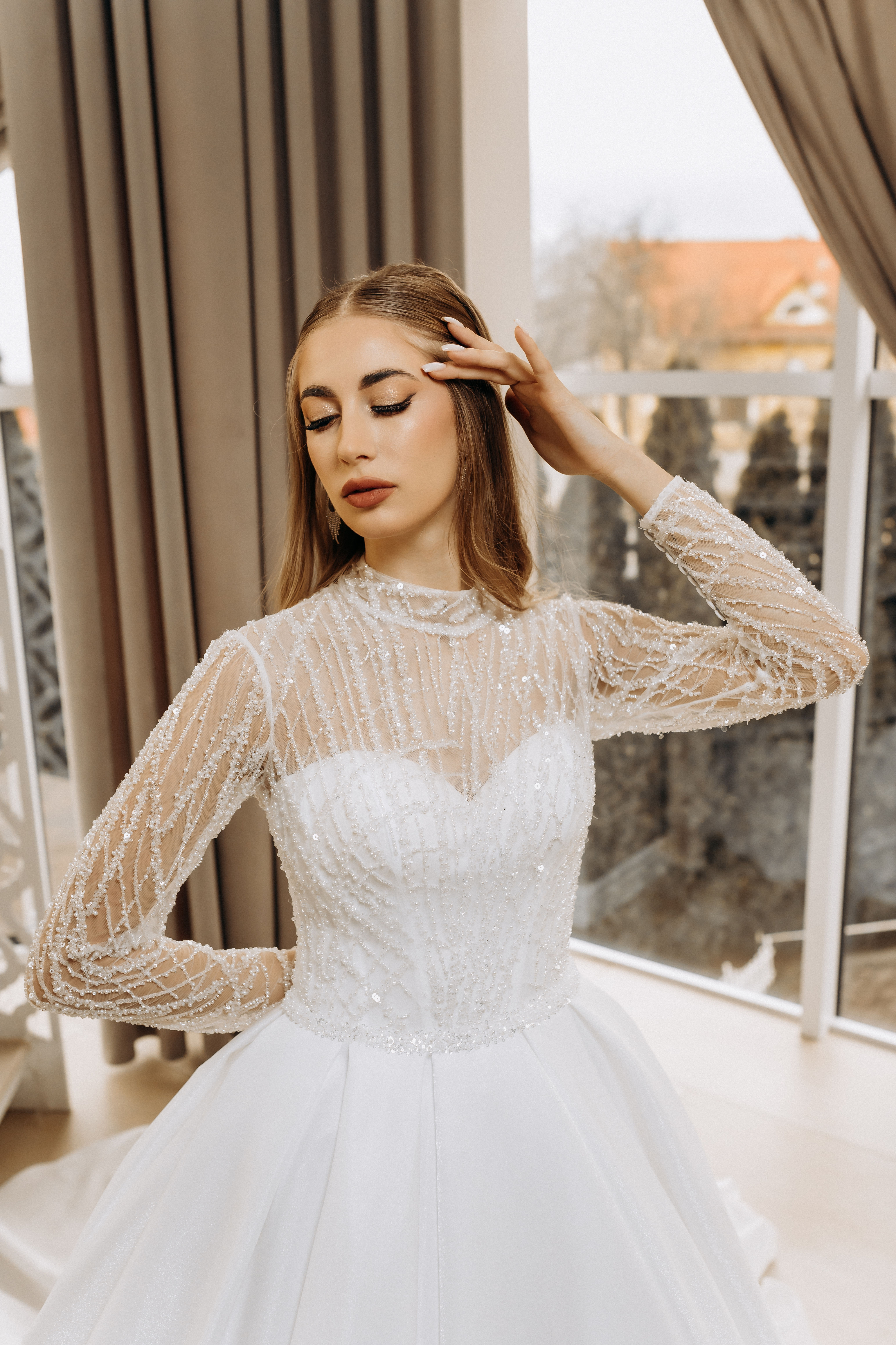 Сукня з корсетом