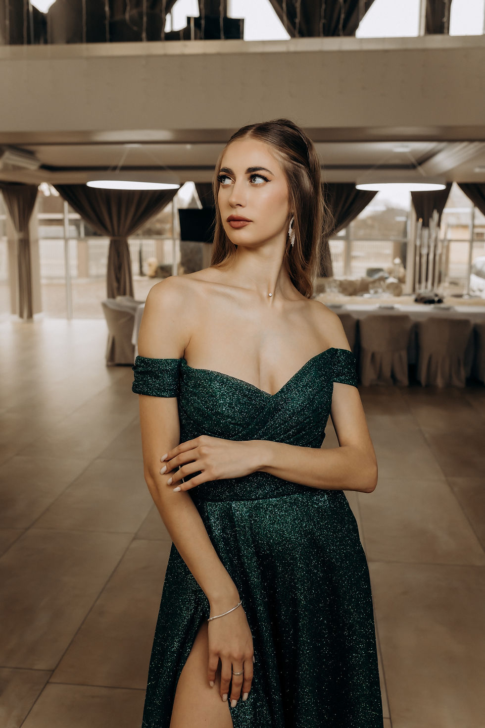 Прев'ю: Атласна оксамитова сукня